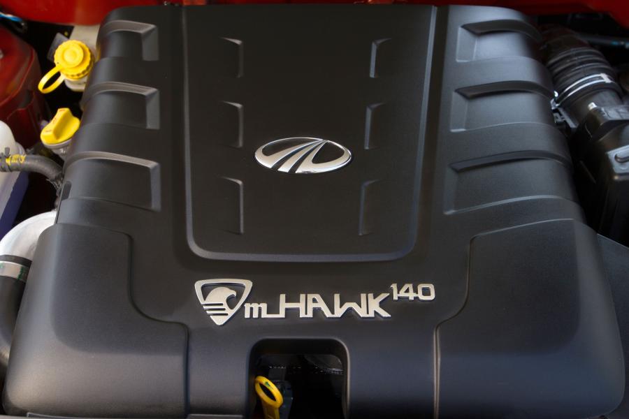 Моторный отсек Mahindra XUV500 2015 года  (фото 4 из 30)